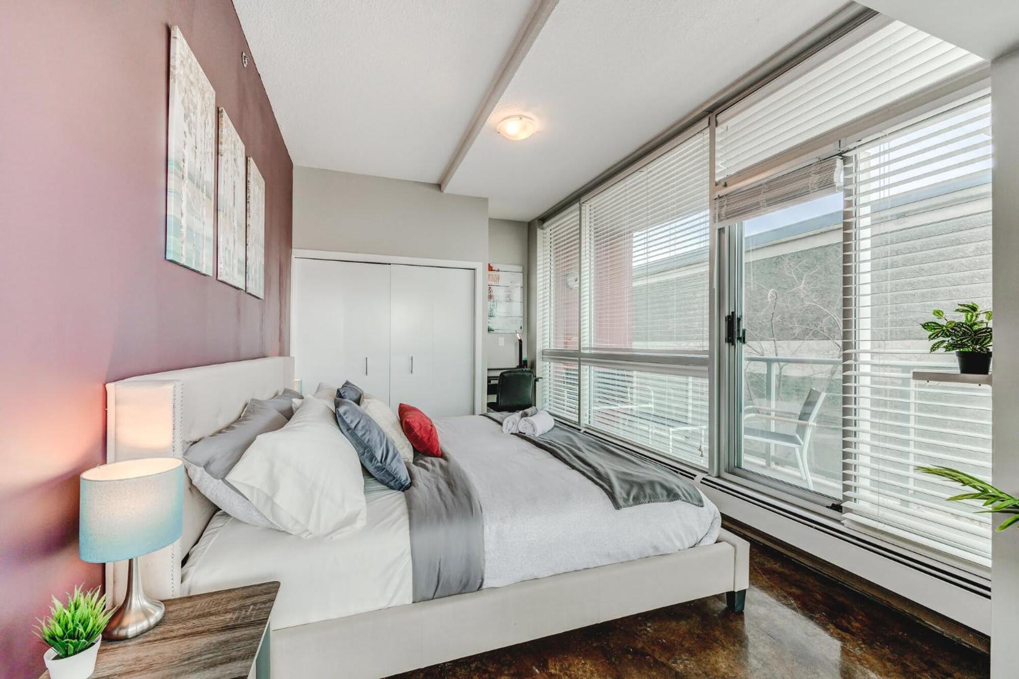 Upscale 2Br Condo - King Bed - Stunning Views Calgary Exterior photo