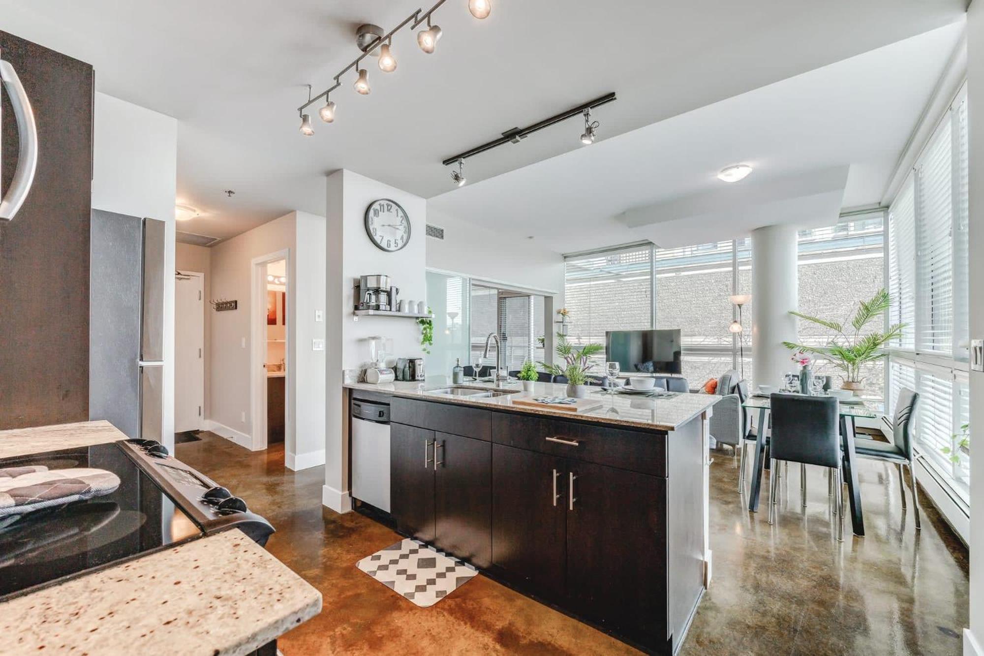 Upscale 2Br Condo - King Bed - Stunning Views Calgary Exterior photo