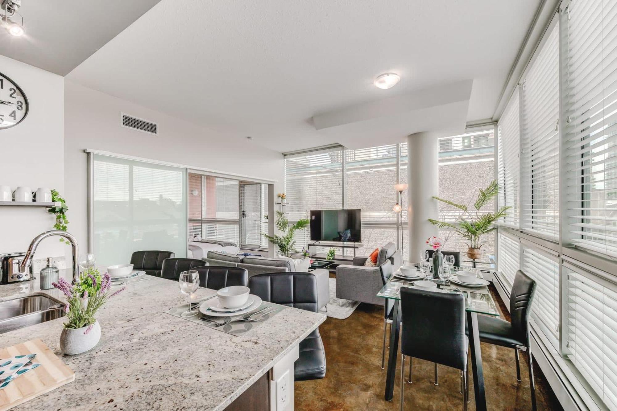 Upscale 2Br Condo - King Bed - Stunning Views Calgary Exterior photo